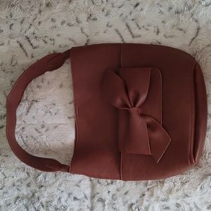 Large anthropology bad with detachable clutch